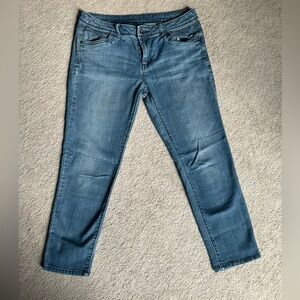 Women’s Vera Wang crop/capri jeans size 6